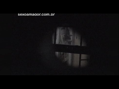 ❤️ Ξανθιά κοπέλα βιντεοσκοπήθηκε κρυφά από ηδονοβλεψία της γειτονιάς κρυμμένο πίσω από κούφια τούβλα ❤️ Πορνό βίντεο
